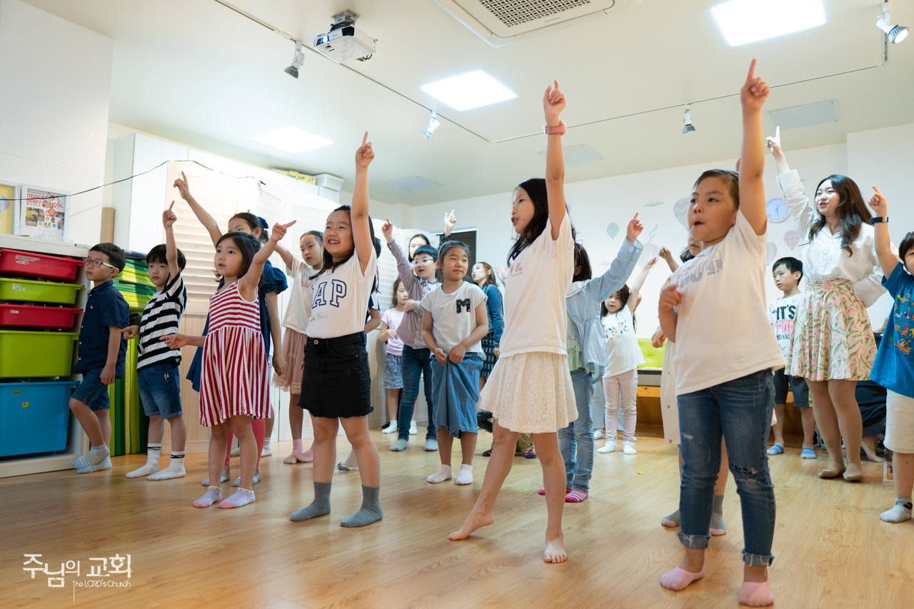 English Kids Worship Service